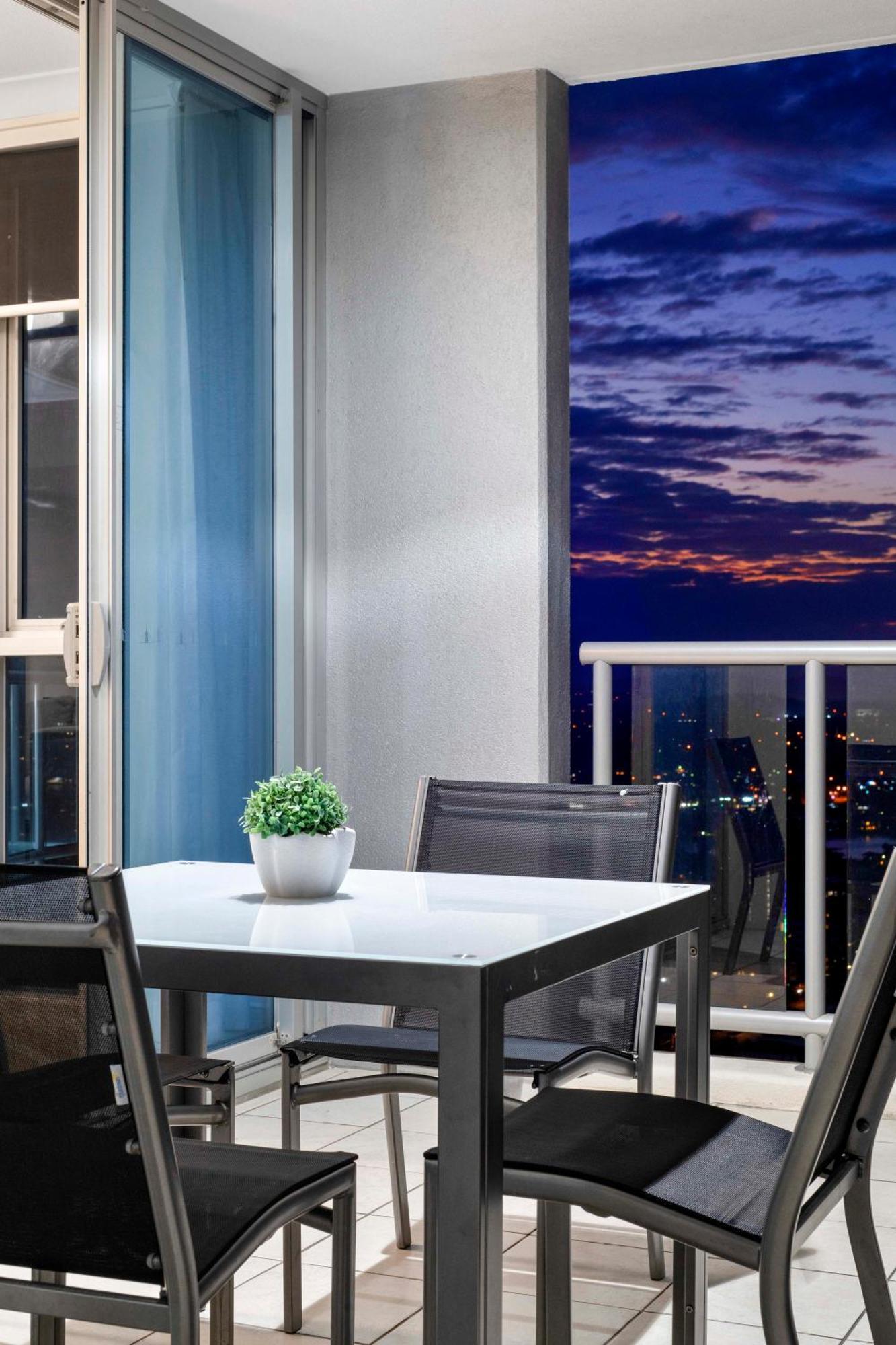 Chevron Renaissance - Self Contained & Privately Managed Apartments Gold Coast Exterior photo