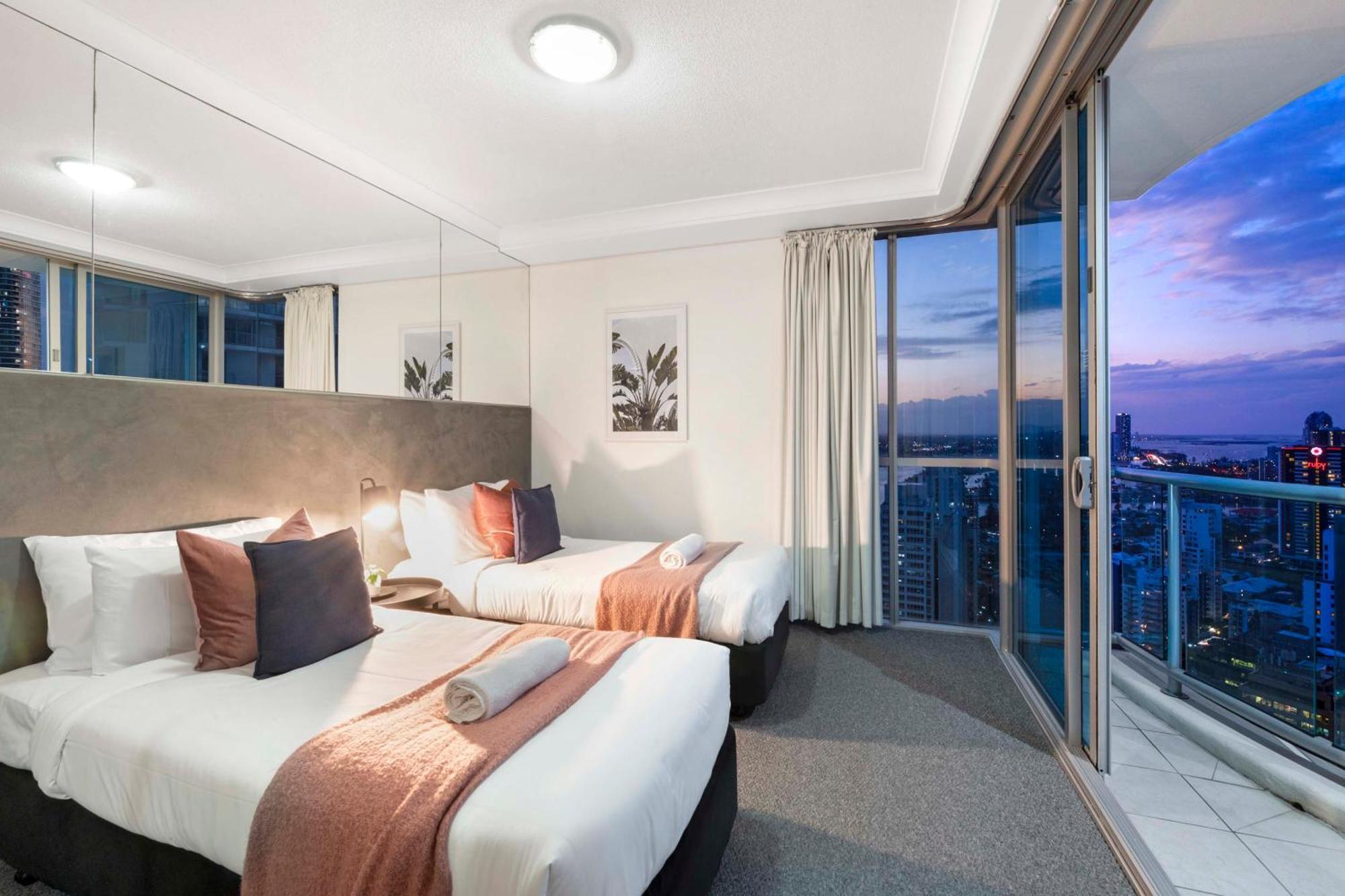 Chevron Renaissance - Self Contained & Privately Managed Apartments Gold Coast Exterior photo