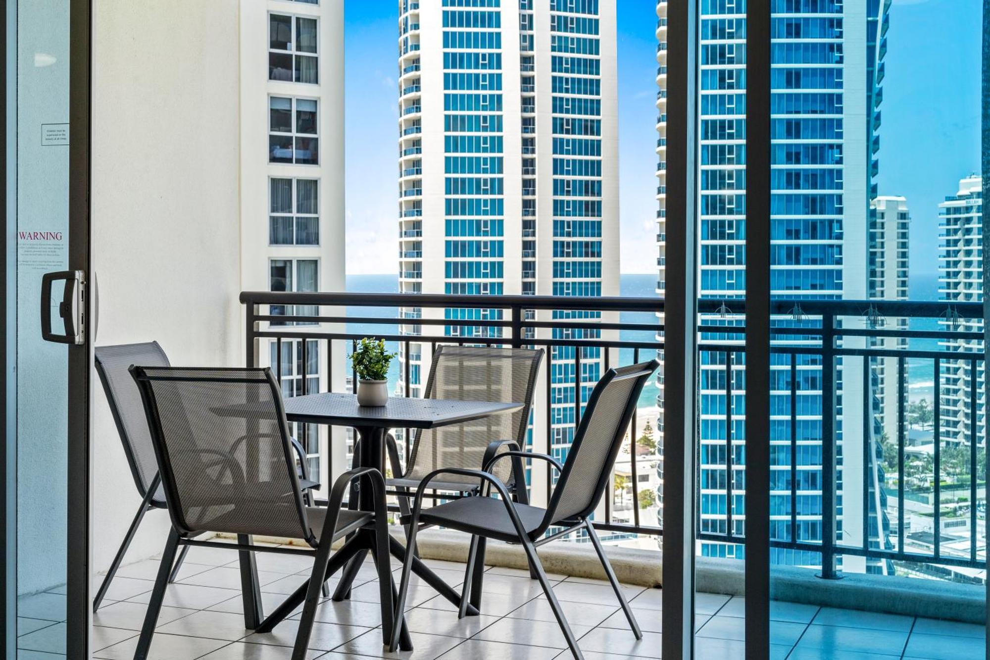 Chevron Renaissance - Self Contained & Privately Managed Apartments Gold Coast Exterior photo